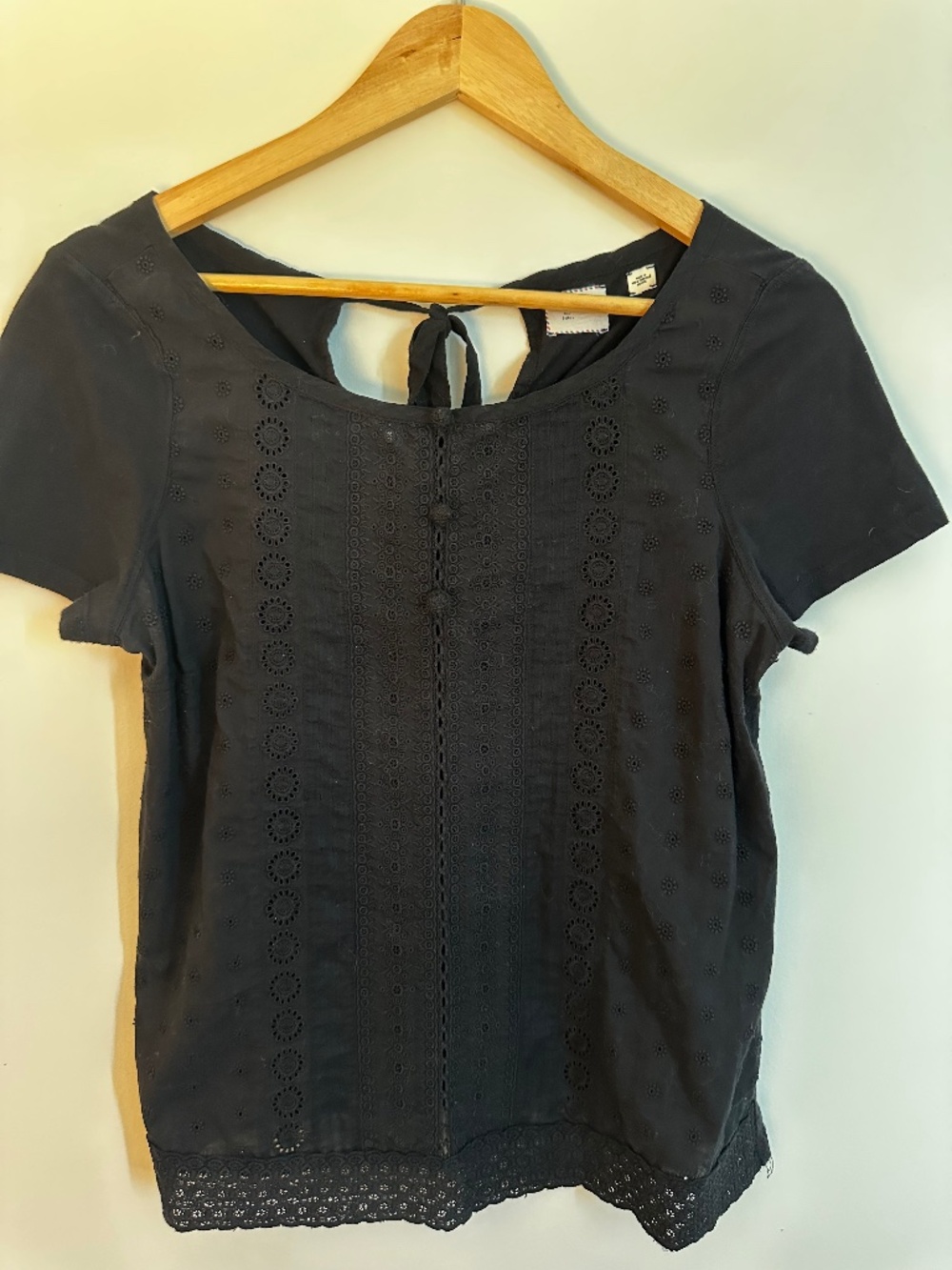 EUC Anthropologie Postmark Women's Eyelet Pom Pom Blouse size Small